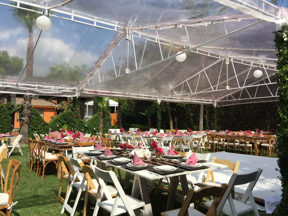 Carpa y mobiliario