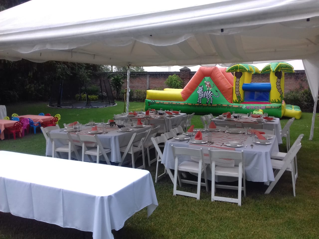 Mesa cuadrada con avant garde