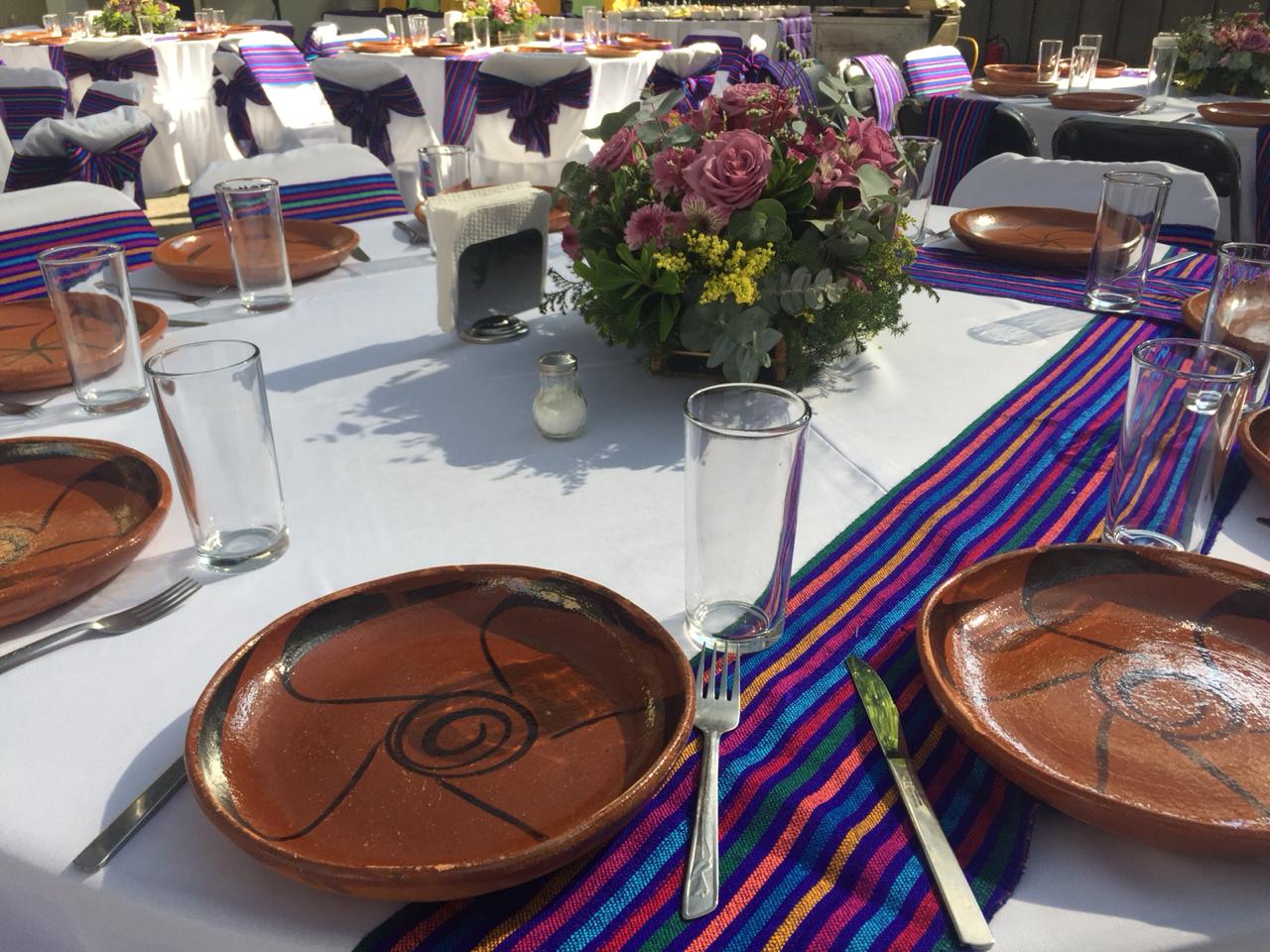 Mesa cuadrada montaje clasico 