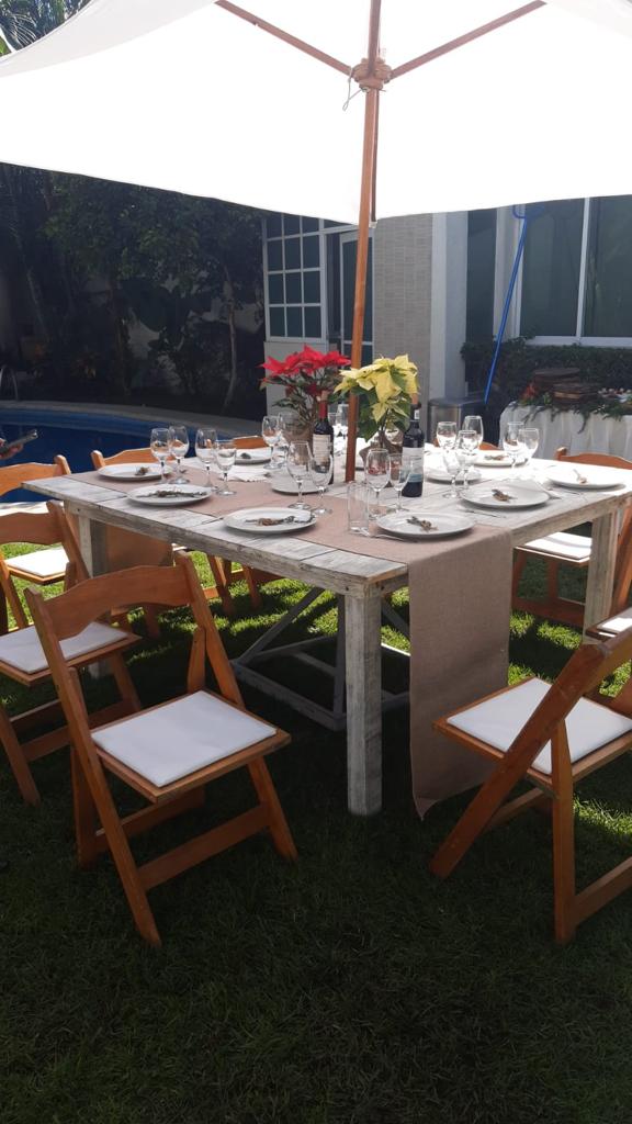 Mesa Cuadrada Vintage con silla Avant Garde