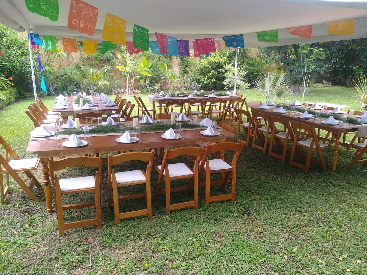 Mesa Quemada café con  10 sillas avant garde