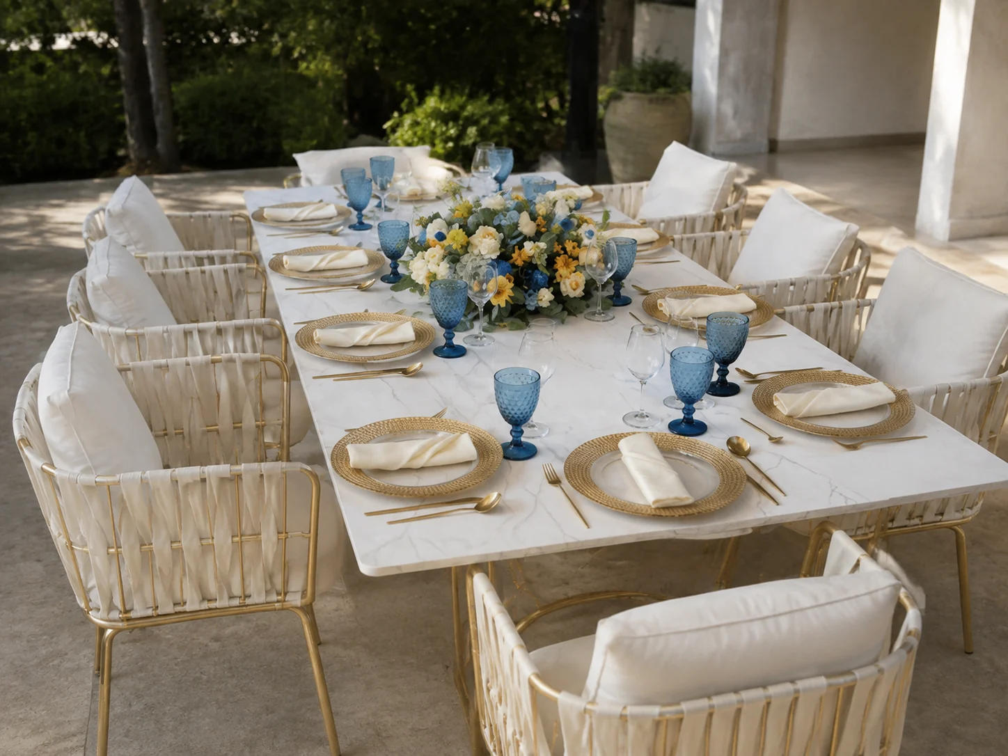 Mesa tipo marmol blanca con sillas Lotus
