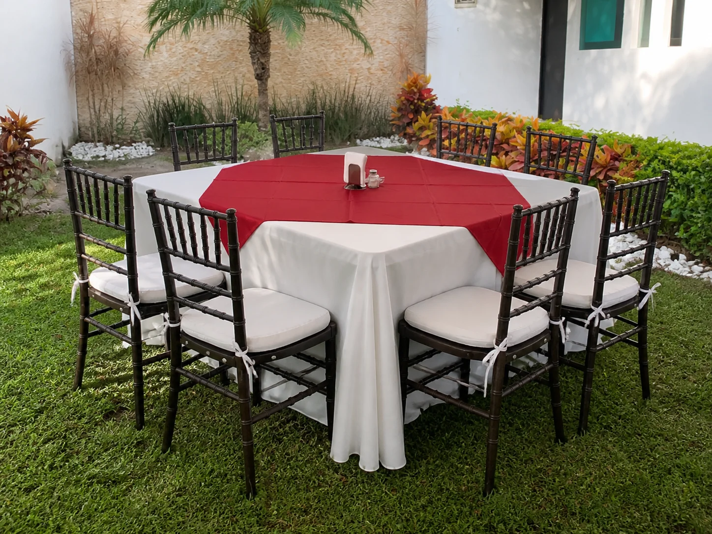 Mesa Cuadrada con silla Tiffany